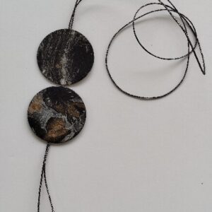 Ροζέτες από χαρτί με μαρμαρογραφία και υγρό γυαλί. Χρώμα μαύρο.