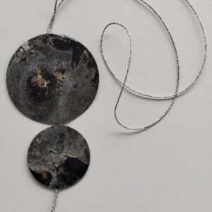 Ροζέτες από χαρτί με μαρμαρογραφία και υγρό γυαλί. Μαύρο με χρυσές και ασημί λεπτομέρειες.