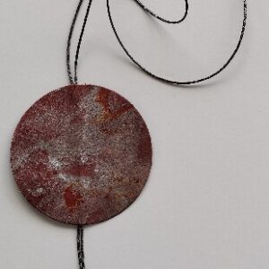 Ροζέτα από χαρτί με μαρμαρογραφία και υγρό γυαλί. Κόκκινο με ασημί λεπτομέρειες.