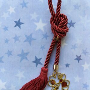 Γούρι μεταλλικό με τετράφυλλο τριφύλλι και μπορντό κορδόνι