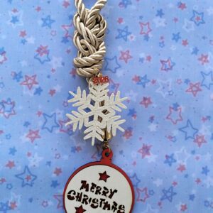 Γούρι ξύλινο Merry Christmas σε χρυσό κορδόνι με χιονονιφάδα